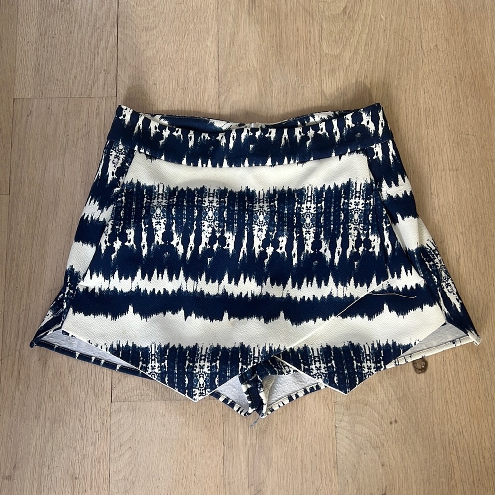 Design lab skort. Assymetrical skirt in front  shorts in back